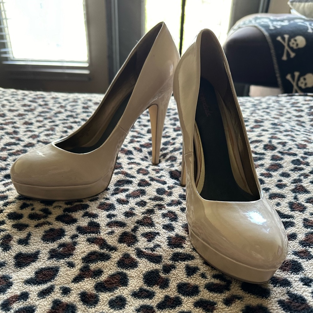 Tan/Cream High Heels